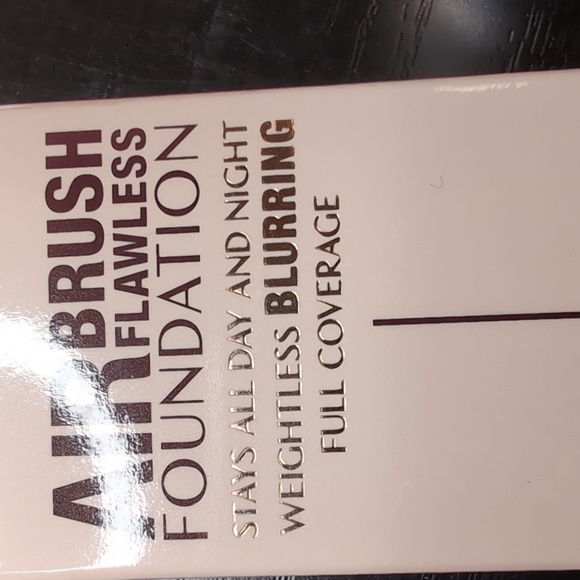 Charlotte Tilbury Airbrush Flawless Foundation Full Coverage 13 Warm Full Size - Picture 4 of 5